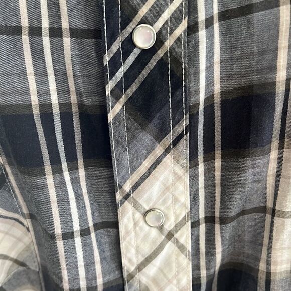 Wrangler Button Down    - Picture 4 of 6